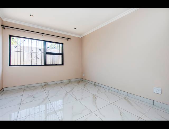 2 BEDROOM FREESTANDING TO LET IN MARLBORO GARDENS